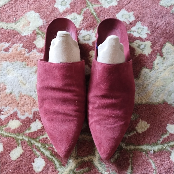 STUART WEITZMAN Burgundy Suede Flat Pointed Toe Mules 8.5 - Picture 7 of 9